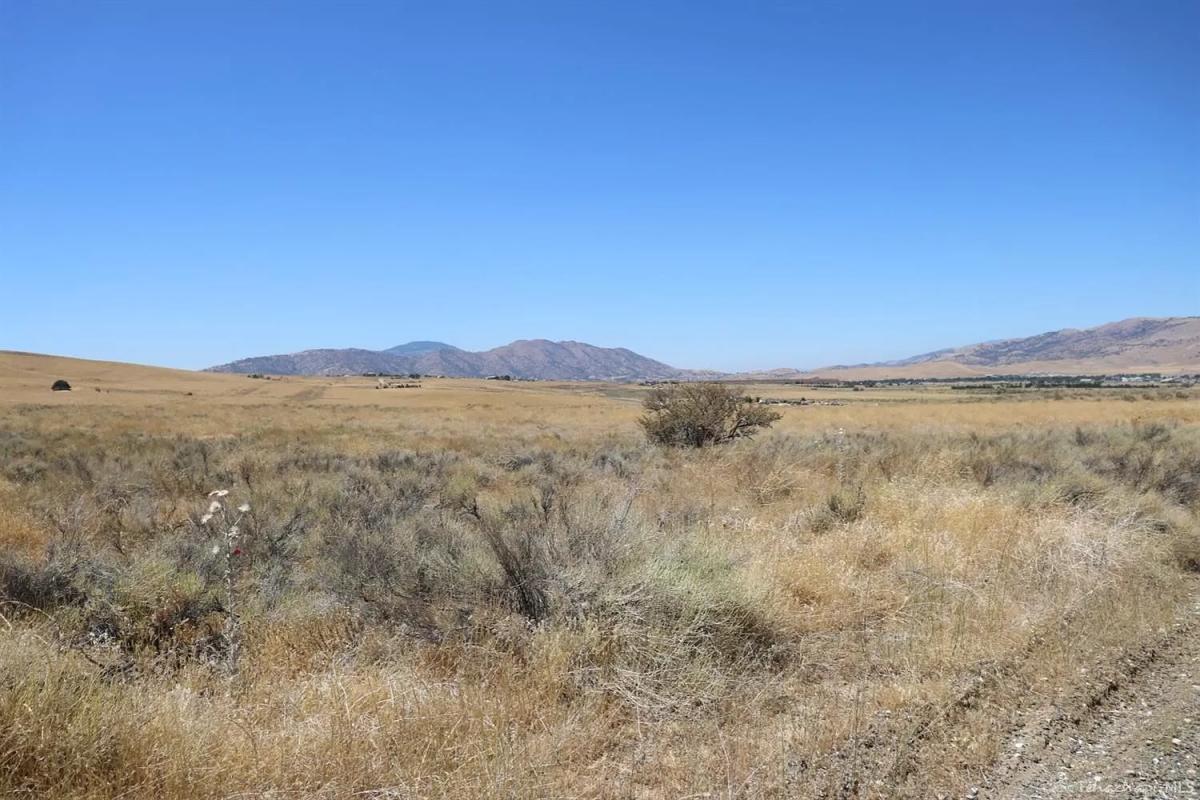 2.6 Acres for Sale in Mountain Meadows, California