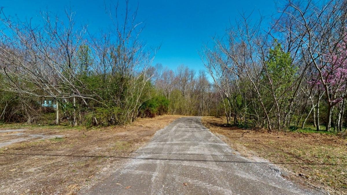 2 Acres for Sale in Southside, Tennessee