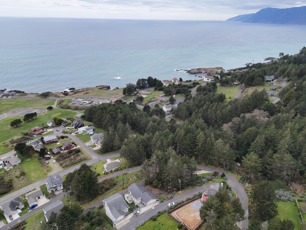 0.12 Acres for Sale in Whitethorn, California