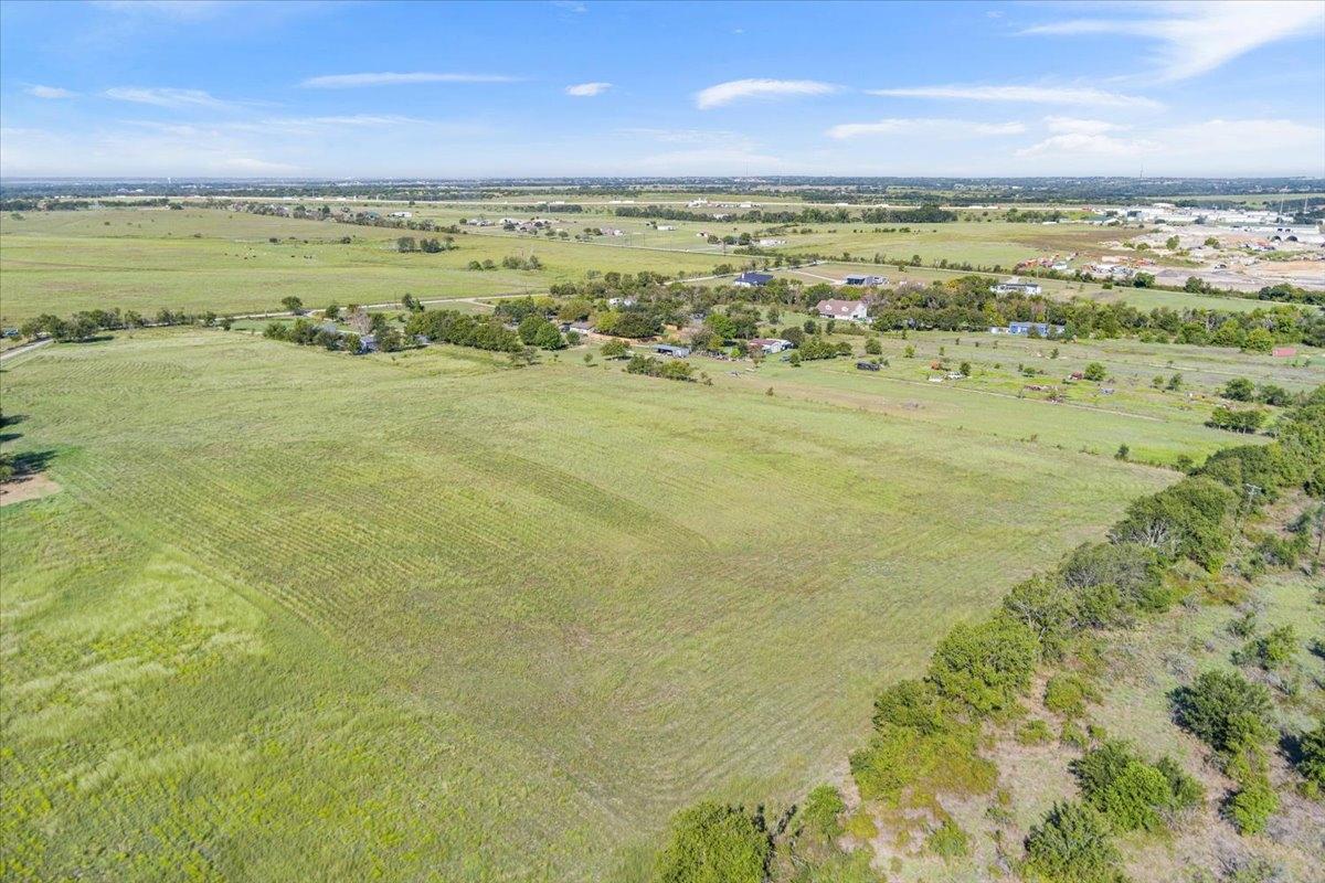 11.525 Acres for Sale in Lorena, Texas