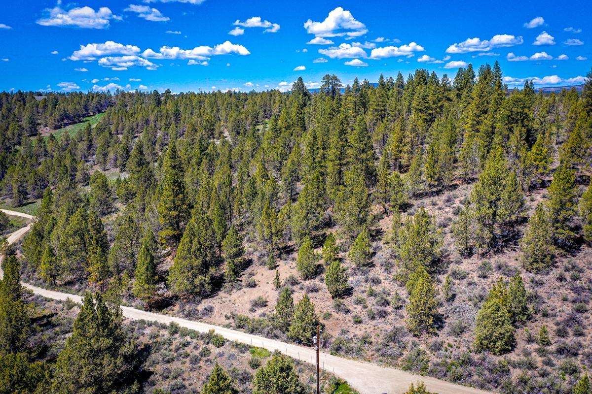 1.47 Acres for Sale in Chiloquin, Oregon